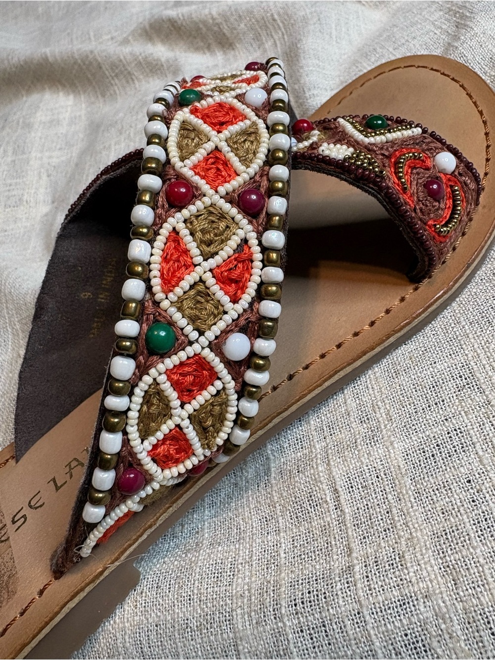NWOB Chinese Laundry Purfect Beaded Leather Slide Sandals Cognac Multi Sz 9